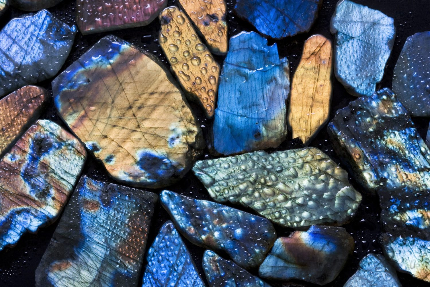 Pierre Labradorite 1.90 Cts - Cabochon Poire, Bleu-vert, Afrique